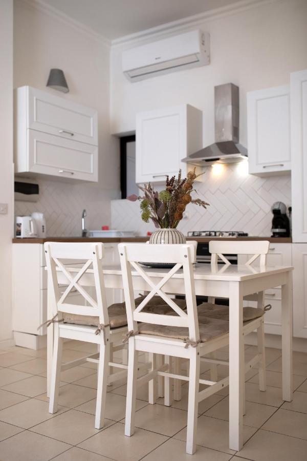 Cozy 3bedrooms Steps From Seafront Asco1-1 Apartment