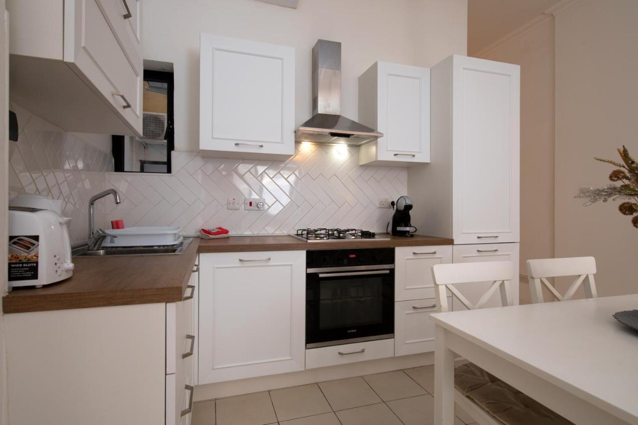Cozy 3bedrooms Steps From Seafront Asco1-1