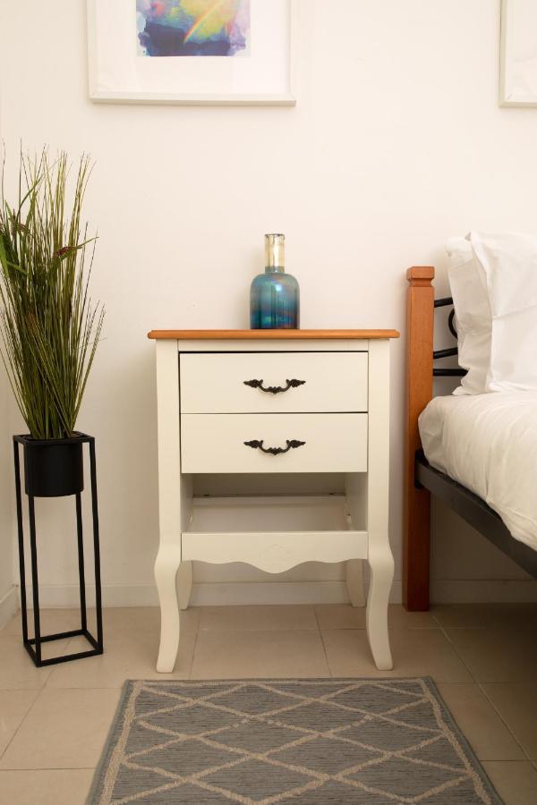 Cozy 3bedrooms Steps From Seafront Asco1-1 Apartment *